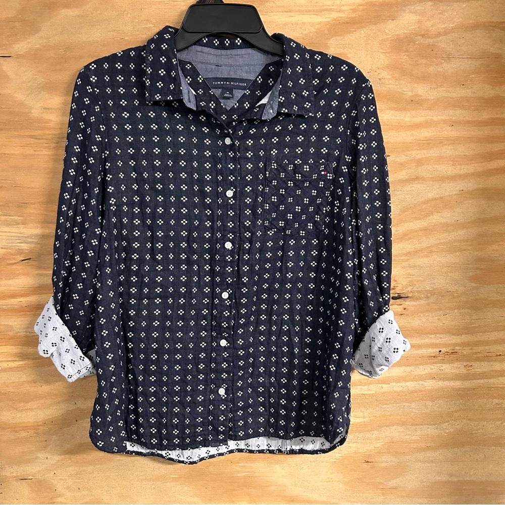 Tommy Hilfiger women’s button up - Picture 2 of 7